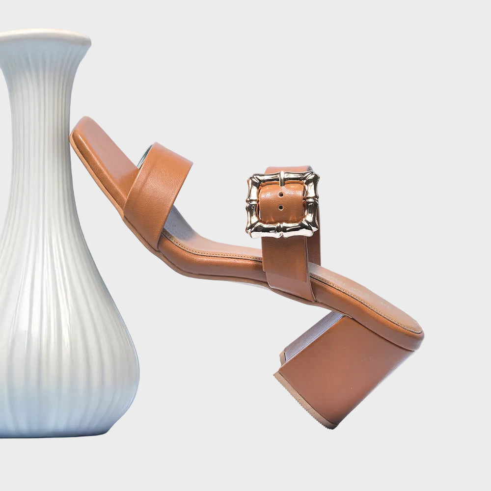 Holly - Tan sandals with double strap and buckles