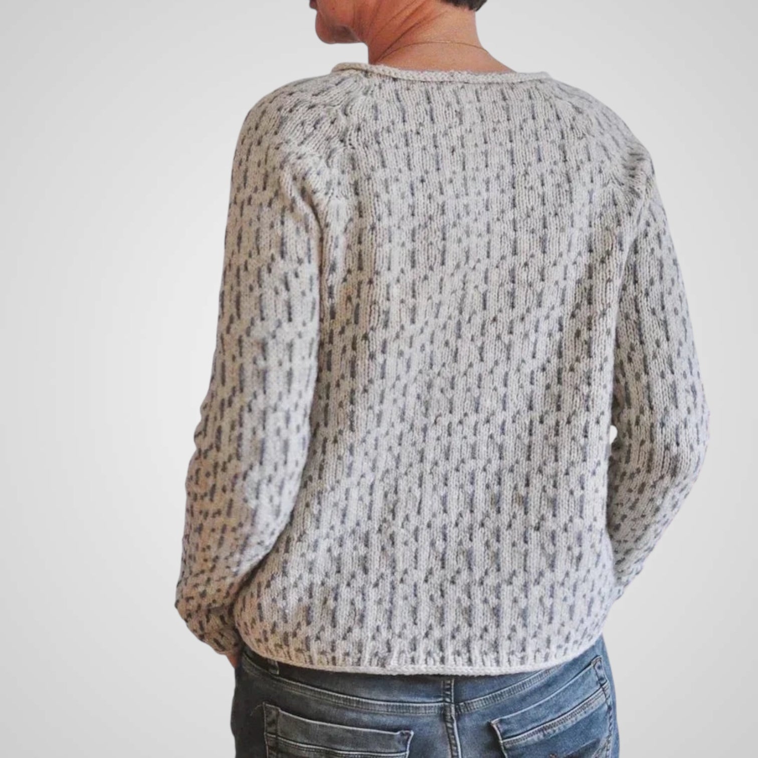 Fami | Women's Elegant Round Neck Sweater