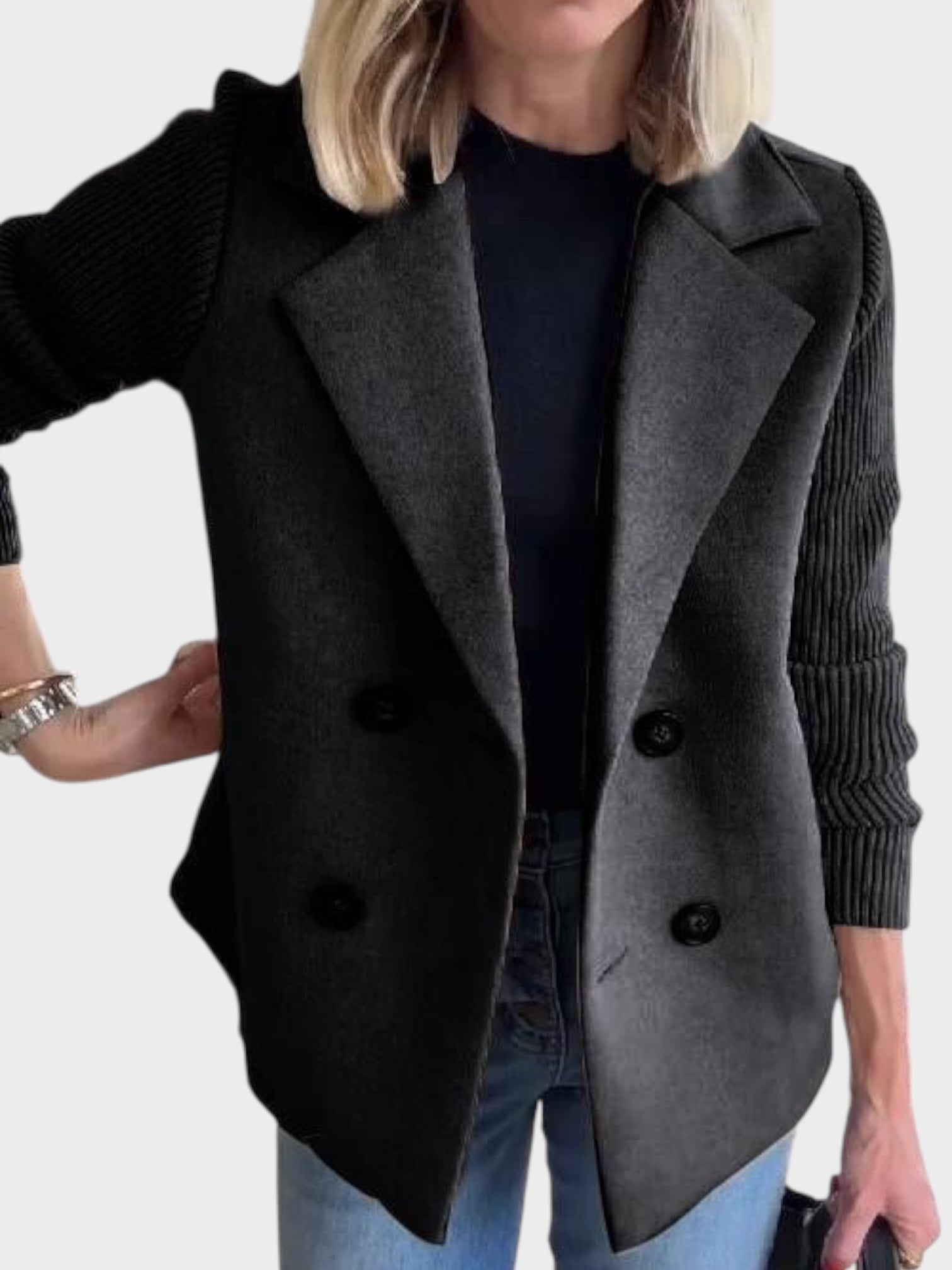 Elegant jacket with knitted sleeves