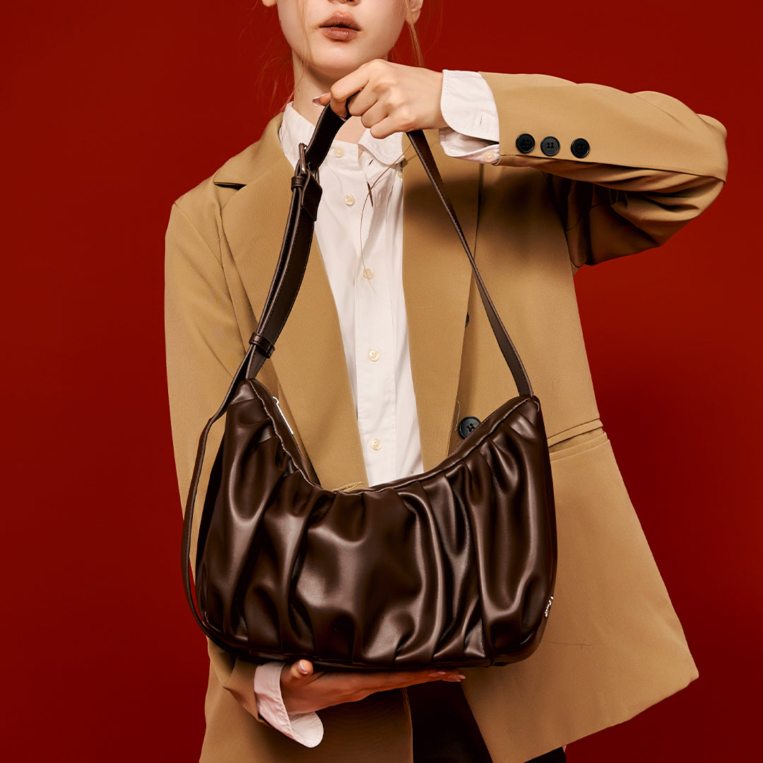 Chara | Croissant-shaped leather sling bag