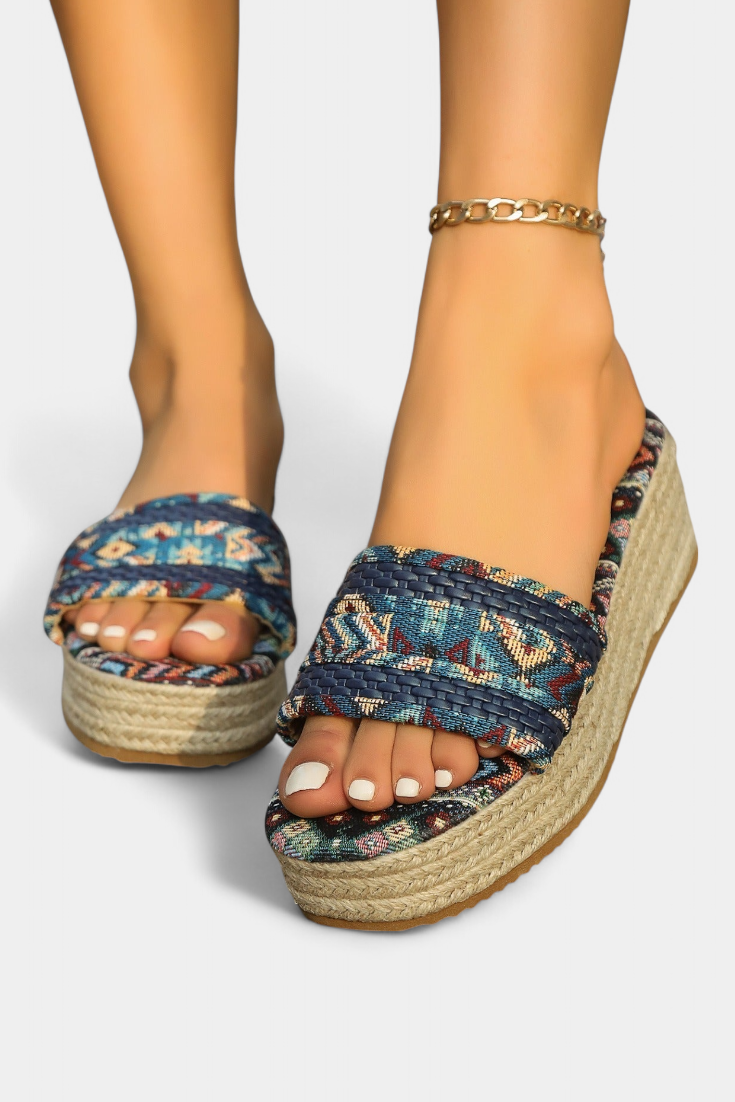 Dorotea Flat sandals with double strap and ethnic woven sole