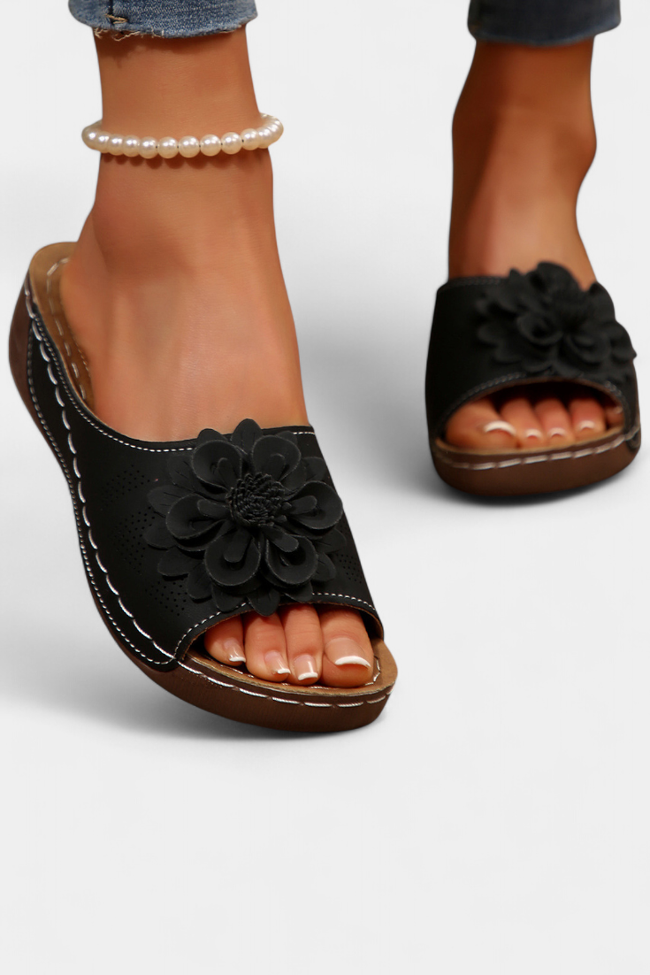 Rich orthopedic sandals with 3D flower and cushion