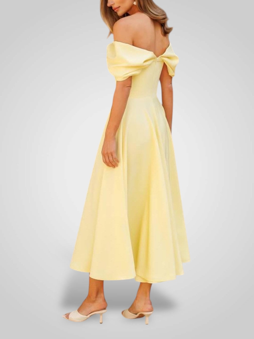 Elegant Maxi Dress with Open Shoulders and Pleated Design