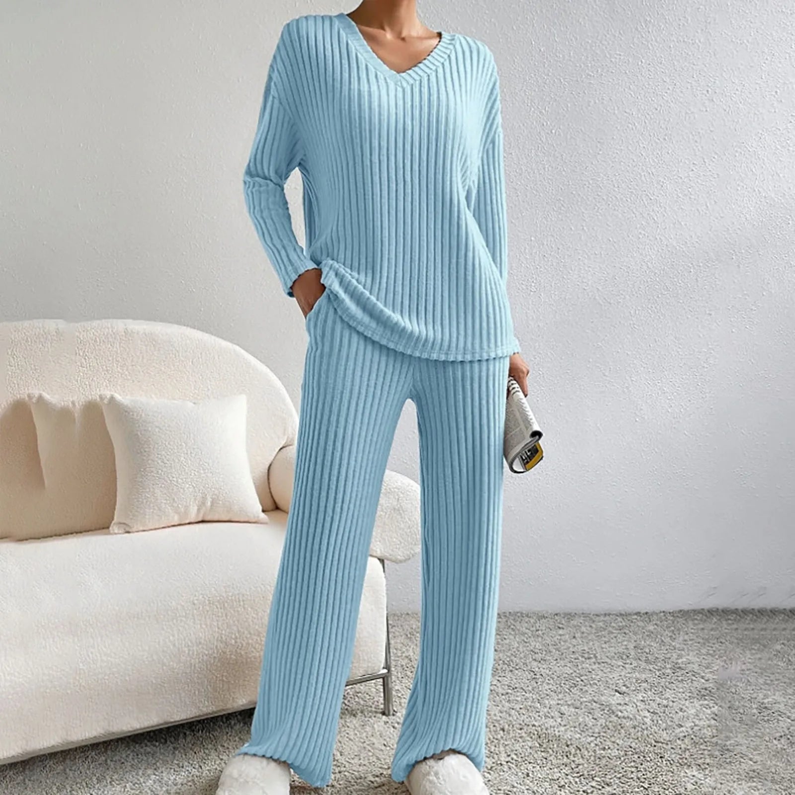 Edina – Two-piece set with V-neck and knitted pattern